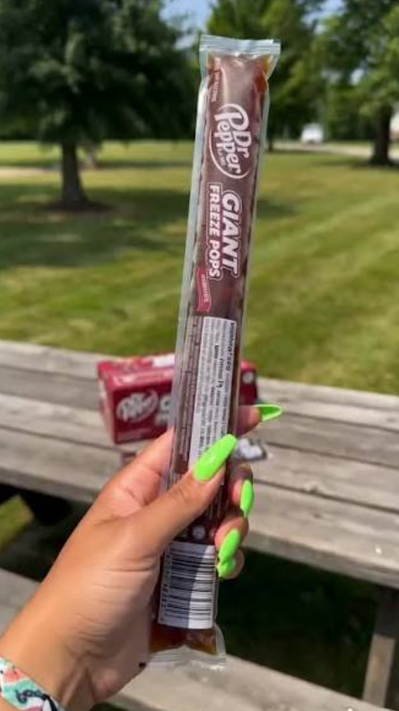 Dr Pepper Giant Freeze Pops 5.5oz (157g)